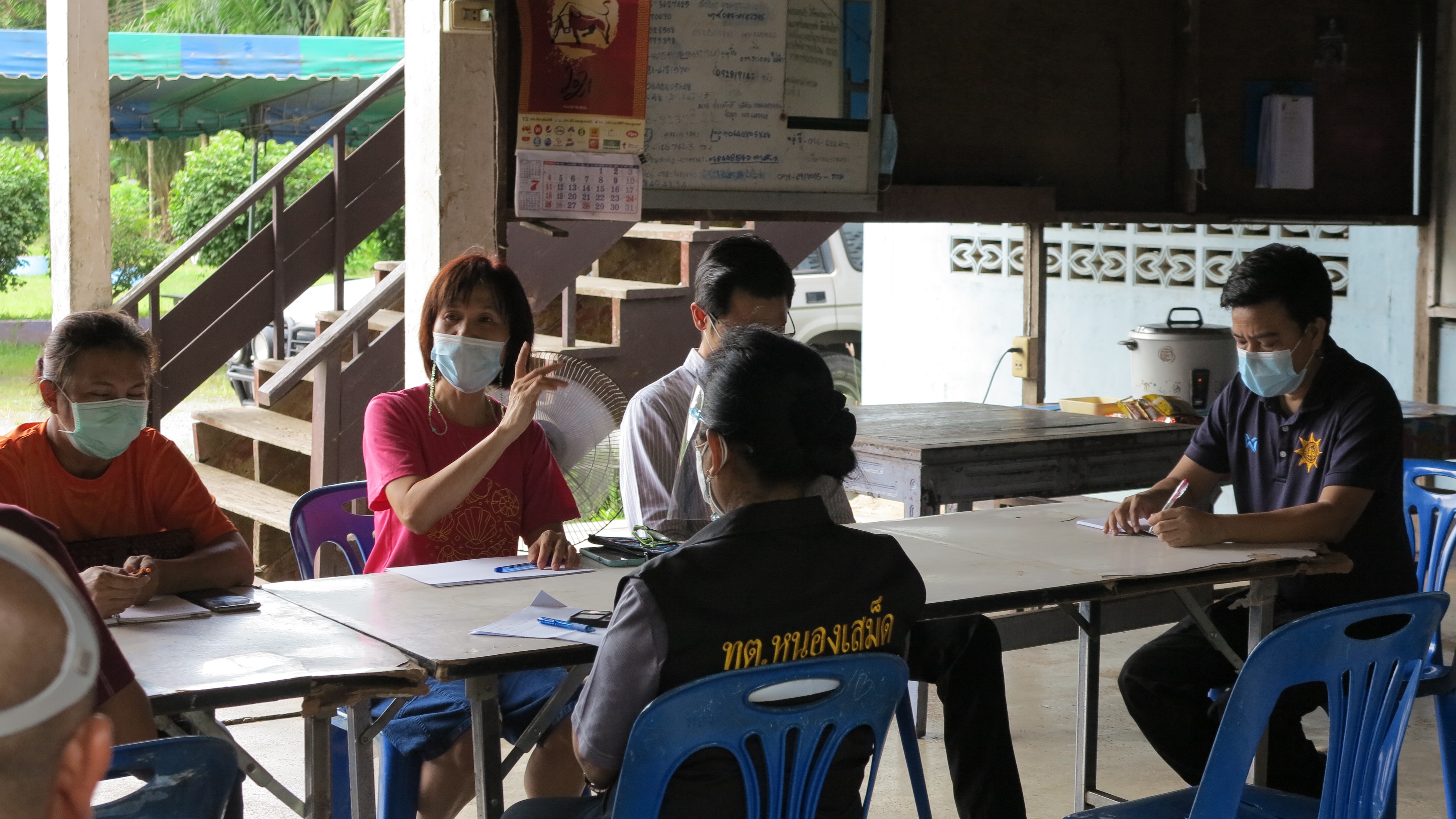 การประชุมหารือแนวทาง และการปฏิบัติงานเจ้าหน้าที่ในศูนย์พักคอยอำเภอเมืองตราด