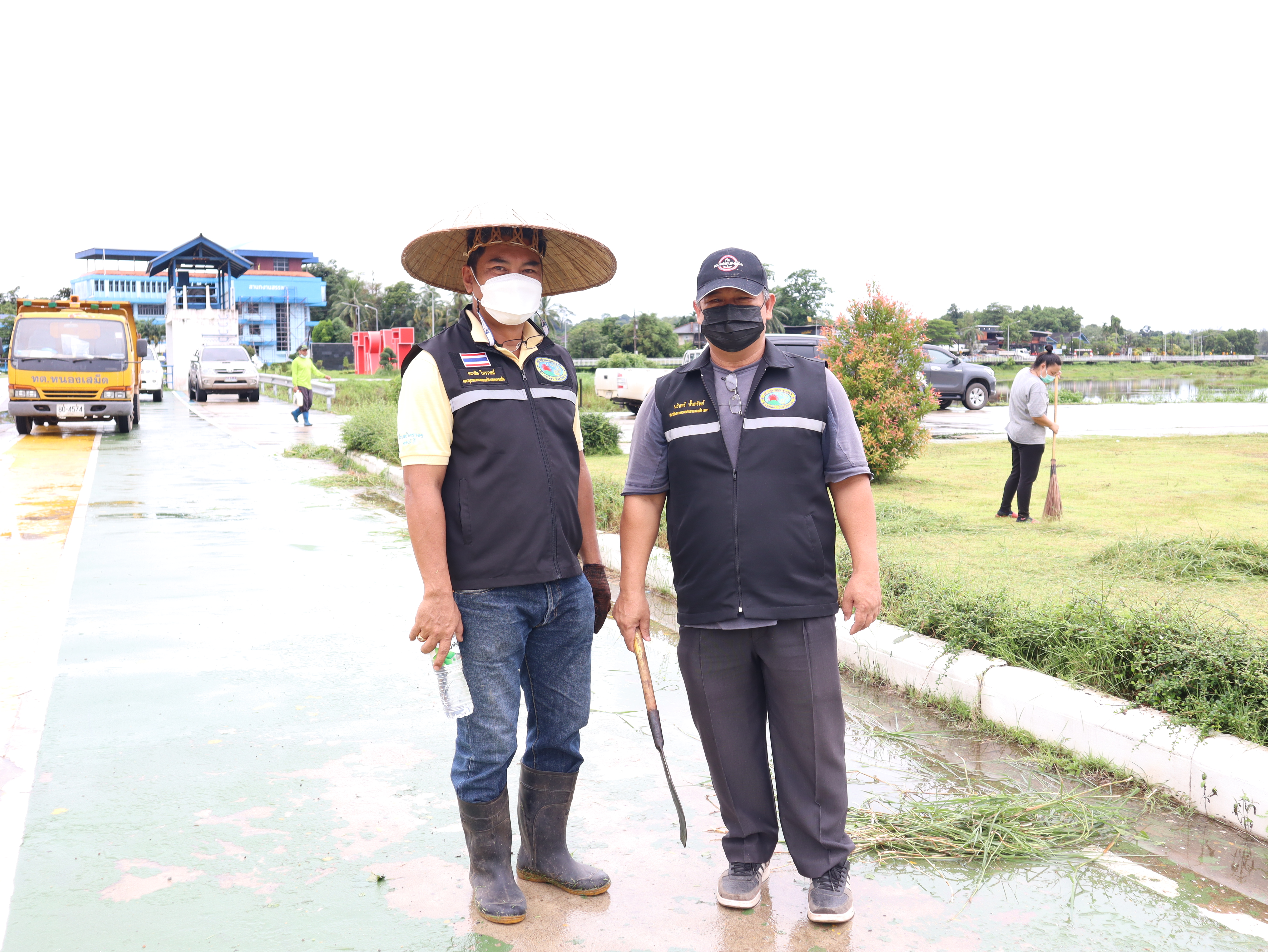 วันพุธที่ 22 กันยายน 2564 ดำเนินการปรับภูมิทัศน์ บริเวณอ่างเก็บน้ำเขาระกำตอนล่าง (สระสีเสียด)