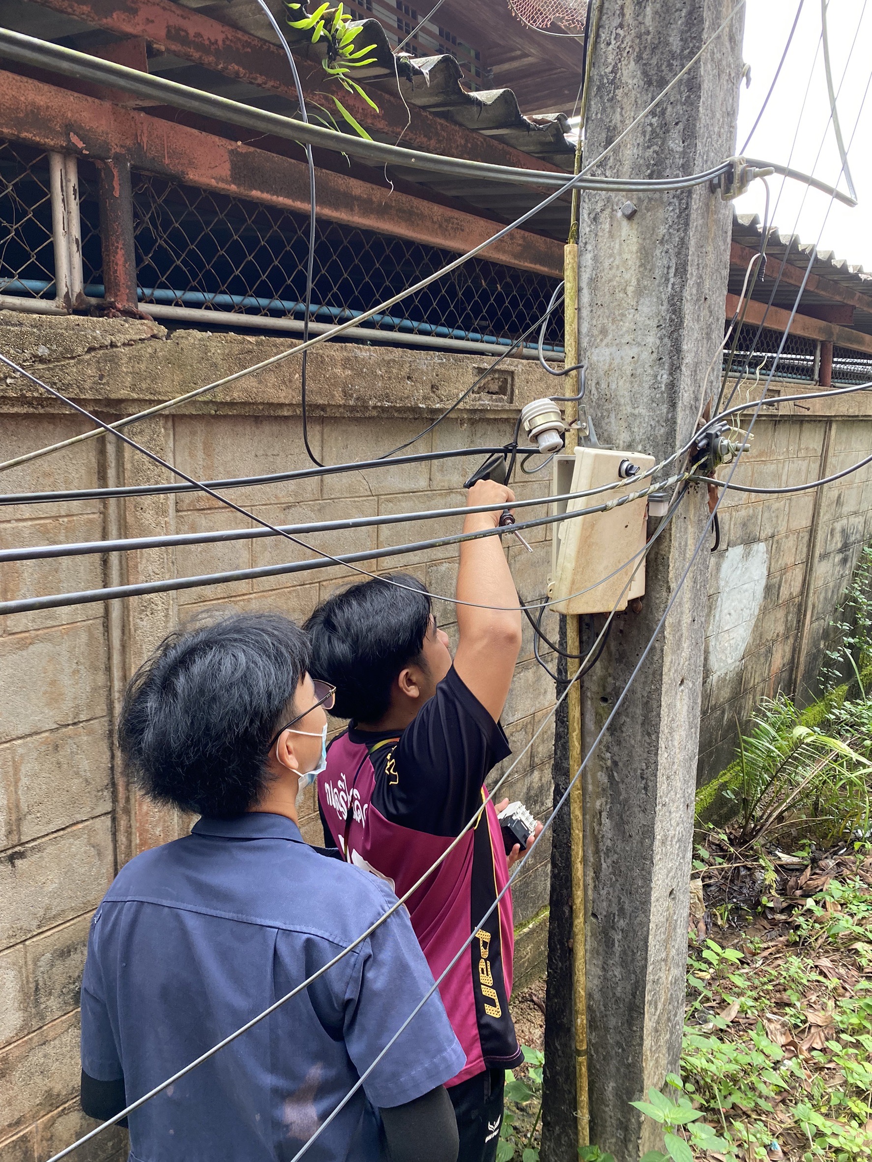 ดำเนินการซ่อมแซมไฟส่องสว่างซอยเทศบาล 20 และทางเข้าวัดสุวรรณมงคล