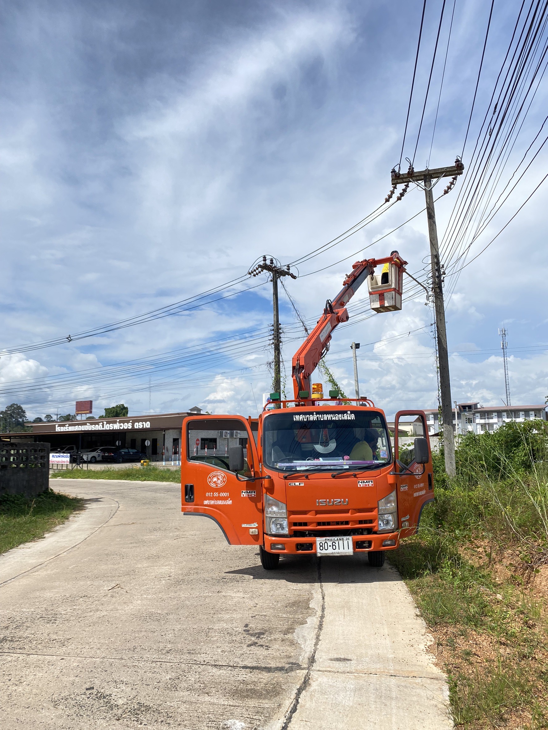 ซ่อมแซมและติดตั้งโคมไฟ