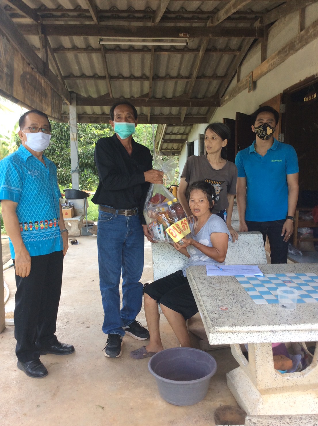 เทศบาลตำบลหนองเสม็ดรับถุงยังชีพจากองค์การบริหารส่วนจังหวัดตราดเพื่อแจกจ่ายในตำบลหนองเสม็ด